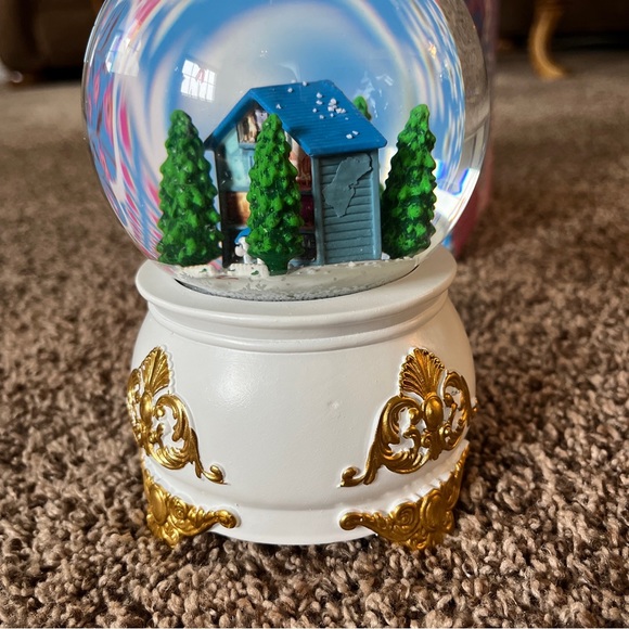 NEW Taylor Swift Lover Snow Globe - Picture 8 of 9